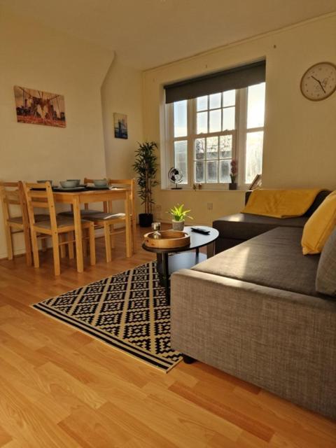 Central Location London Bagian luar foto